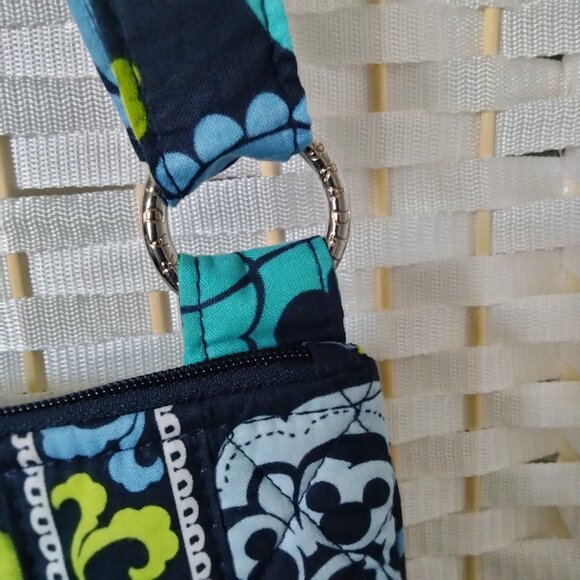 Vera Bradley Hipster "where's Mickey " Purse like new, no tags - Picture 4 of 7